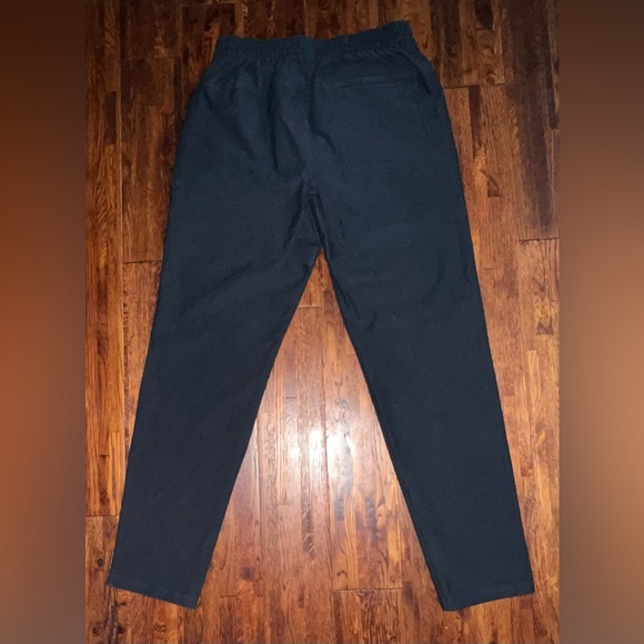 LULULEMON Utilitech Pull-On Classic-Fit Pant 30" in Black Size Medium - Picture 9 of 10